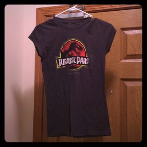 Women's Jurassic Park tee size mediun
